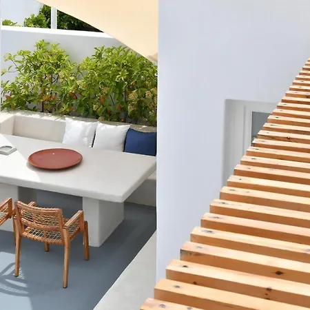 Thiro Santorini *