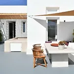 Thiro Santorini Vila *