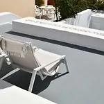 Thiro Santorini *