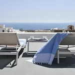 Thiro Santorini Vila *