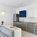Thiro Santorini Vila *