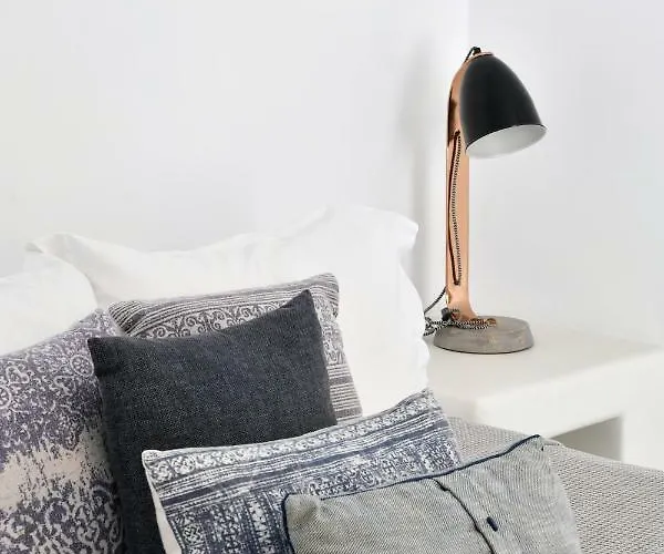 ثيرو سانتوريني فيلة *