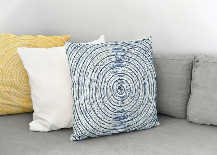 فيلة ثيرو سانتوريني *