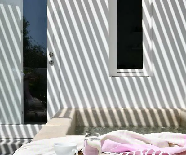 ثيرو سانتوريني ثيرا