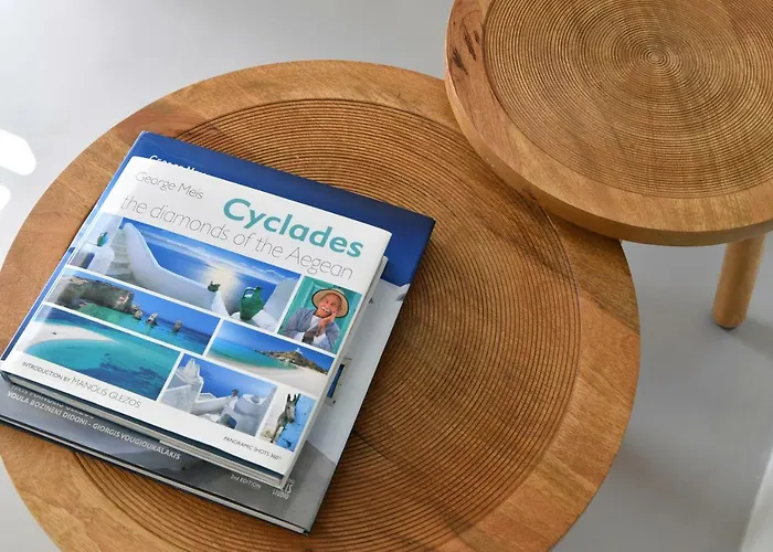 ثيرو سانتوريني فيلة ثيرا