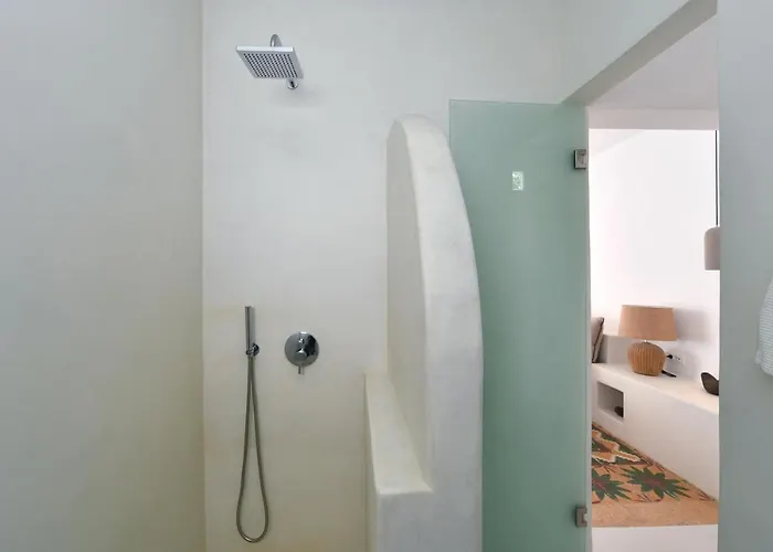 ثيرو سانتوريني *