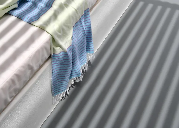 فيلة ثيرو سانتوريني