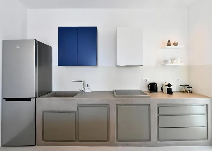 ثيرو سانتوريني *